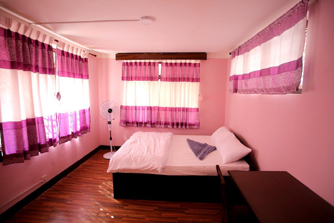 Mitra Garden Inn Κατμαντού Εξωτερικό φωτογραφία